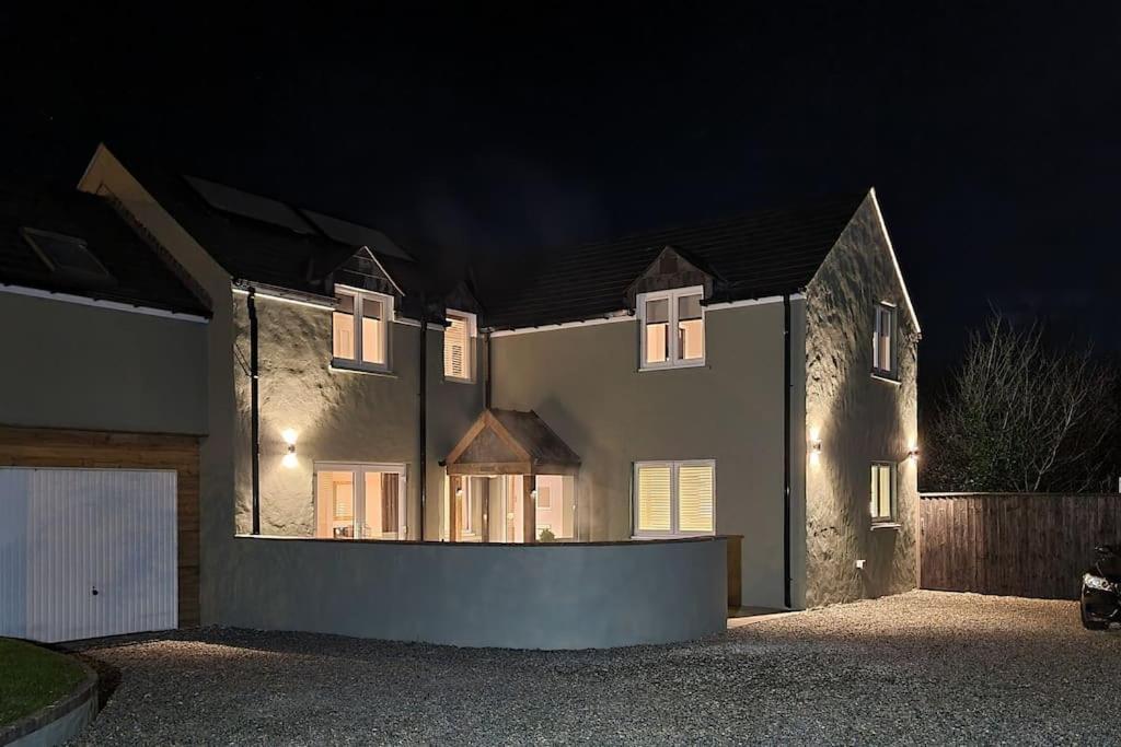 Willow Lodge, Wolfscastle Haverfordwest Exteriör bild